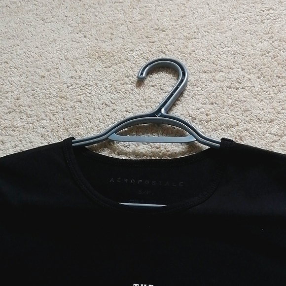 Aéropostale Black Graphic Crop Top - Picture 2 of 4